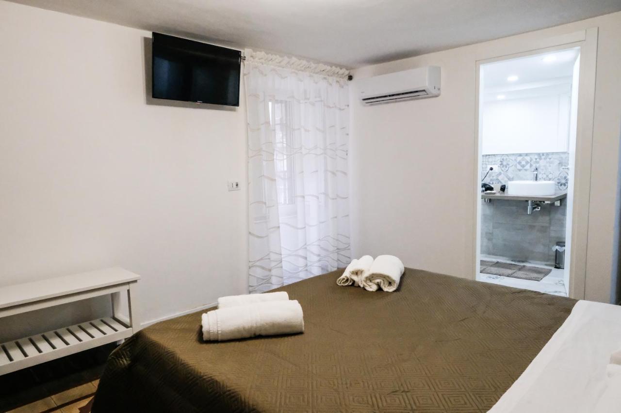 Antica Dimora Maravigna Hotel คาตาเนีย ภายนอก รูปภาพ