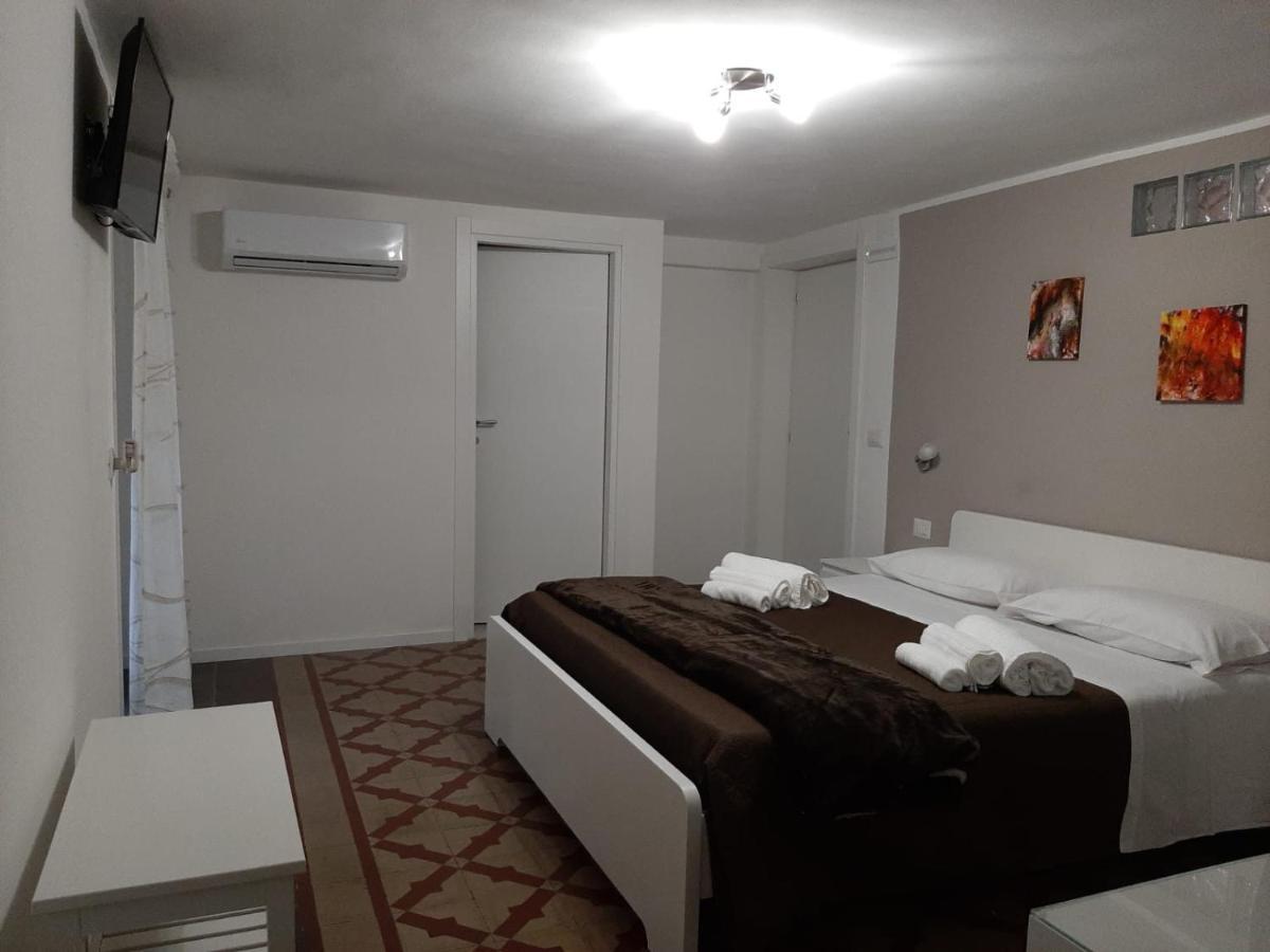 Antica Dimora Maravigna Hotel คาตาเนีย ภายนอก รูปภาพ